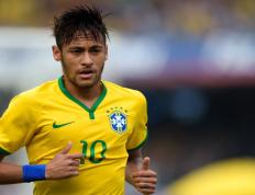 开云体育官网-绿茵场上的巨人身影，欧冠决赛之夜与文班亚马的跨界高光