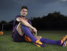 开云下载-钢铁对决，汉密尔顿孤军奋战，阿斯顿马丁极限险胜