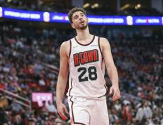 开云体育下载-爵士签下后卫新秀，期待其表现