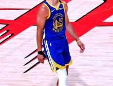 开云体育下载-勇士客场取胜，库里季前状态回升