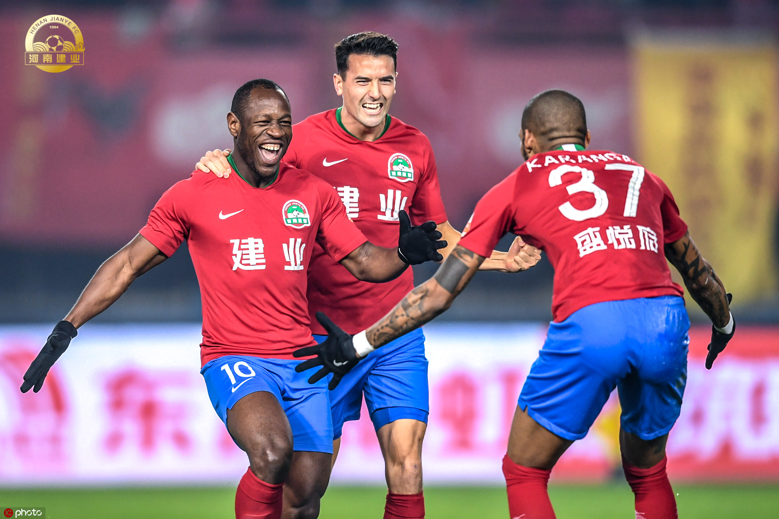 开云体育-河南建业队成功签约本土实力派球员，引发球迷关注的简单介绍