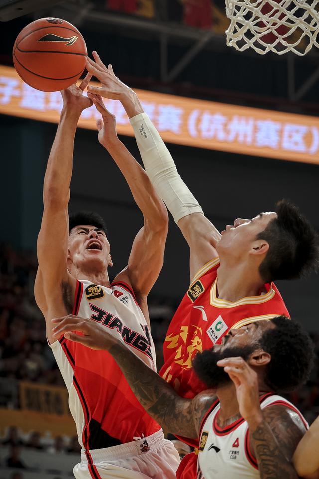 开云官网-浙江男篮战胜对手，奏响胜利的战歌的简单介绍