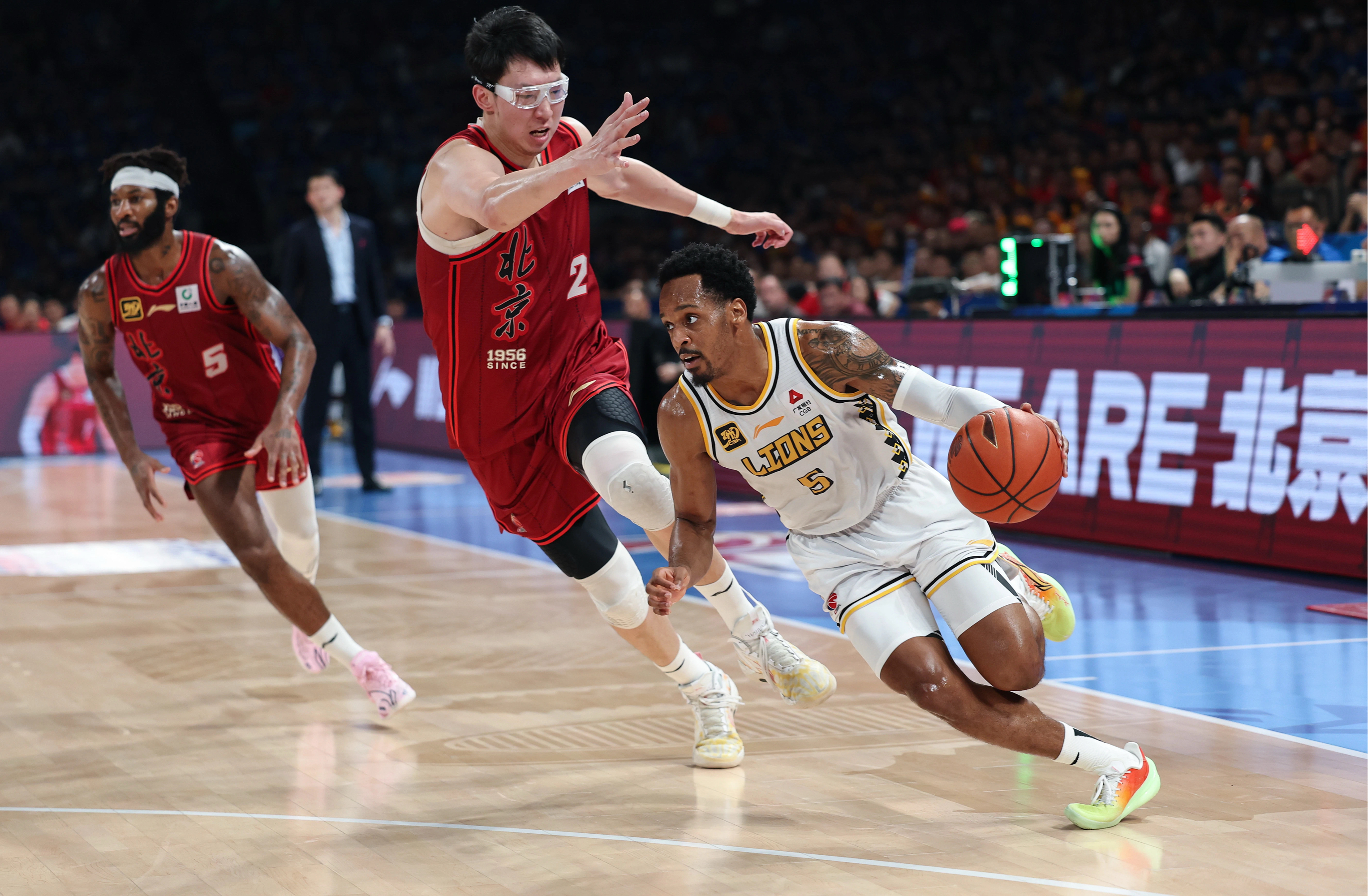 开云体育官方网站-篮球大赛决赛在即,攻防较量激烈的简单介绍