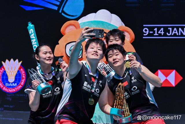 开云体育下载-双人组合斩获冠军，默契配合惊艳全场