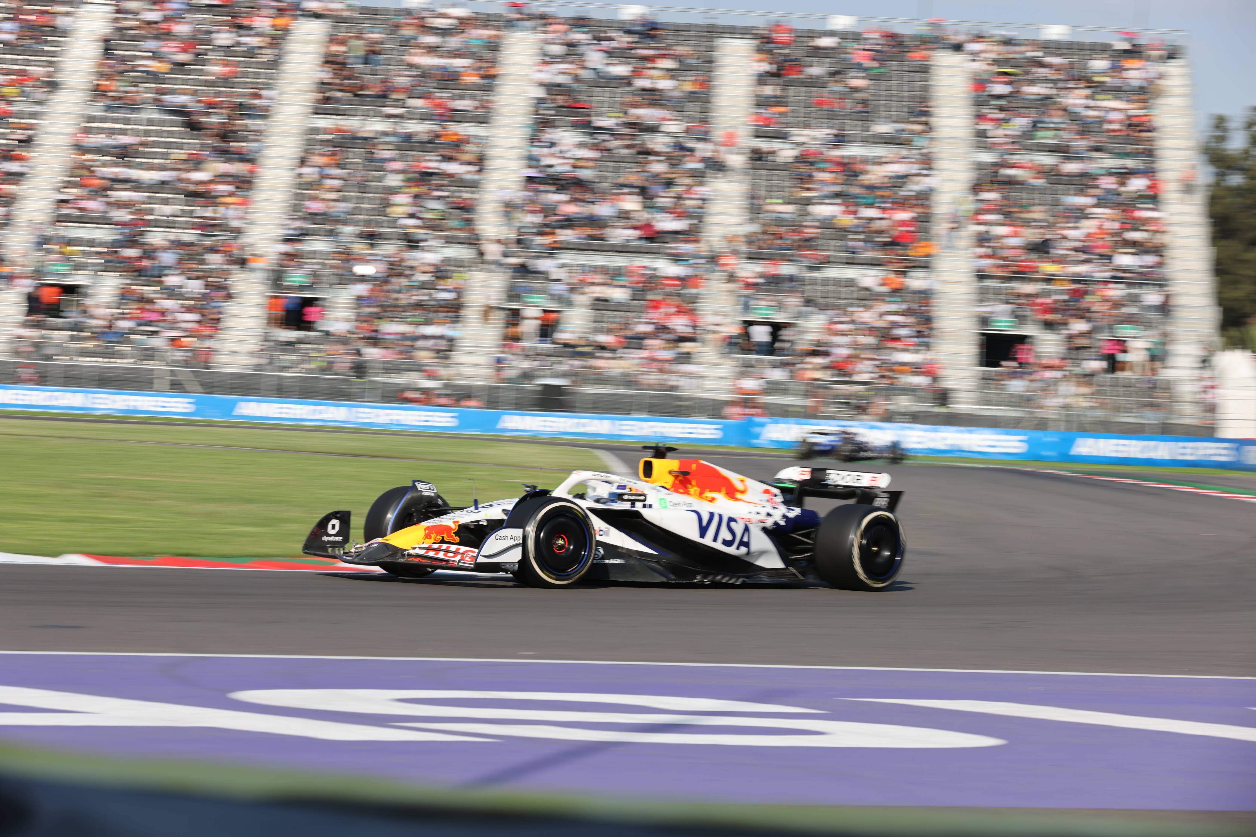 开云体育APP下载-迈凯伦鏖战红牛二队，拉塞尔统治全场的简单介绍