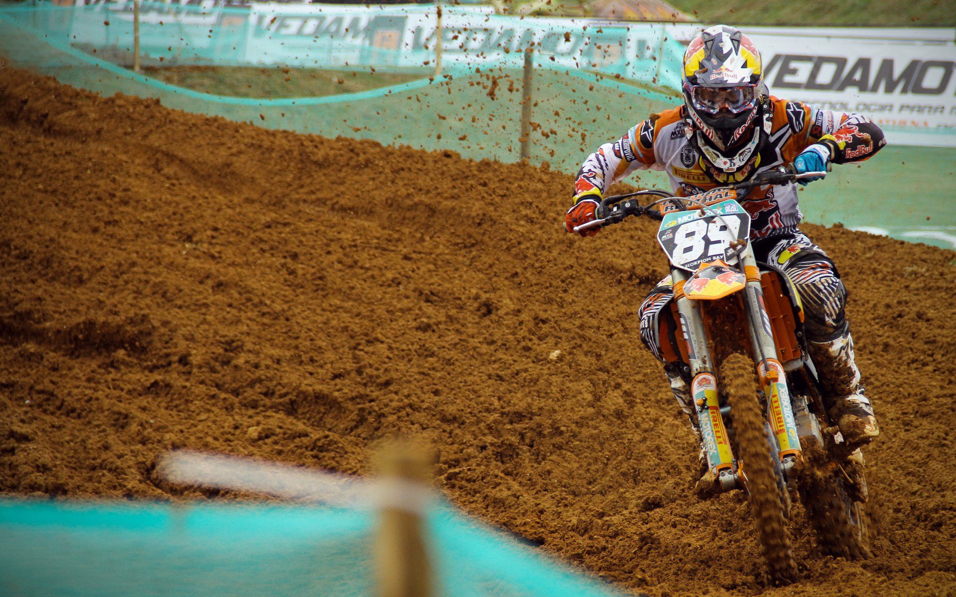 开云官网-纪录之夜，绿茵场横扫与乒乓台独舞的双重奏